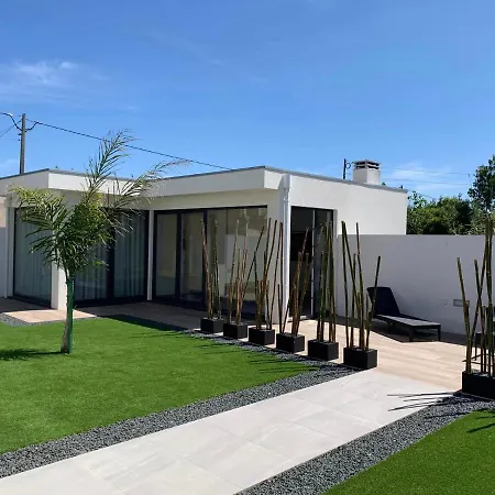 Oliver House Poco da Cruz