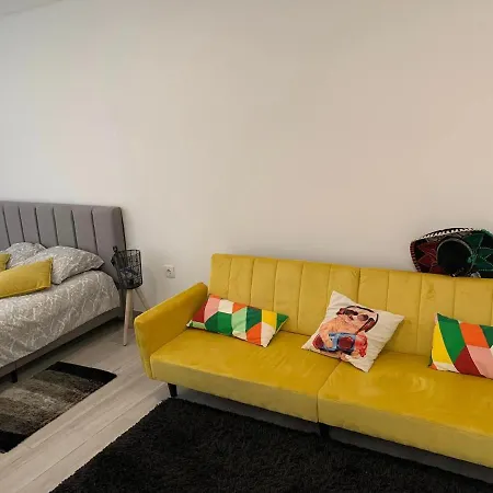 Oliver House * Poco da Cruz