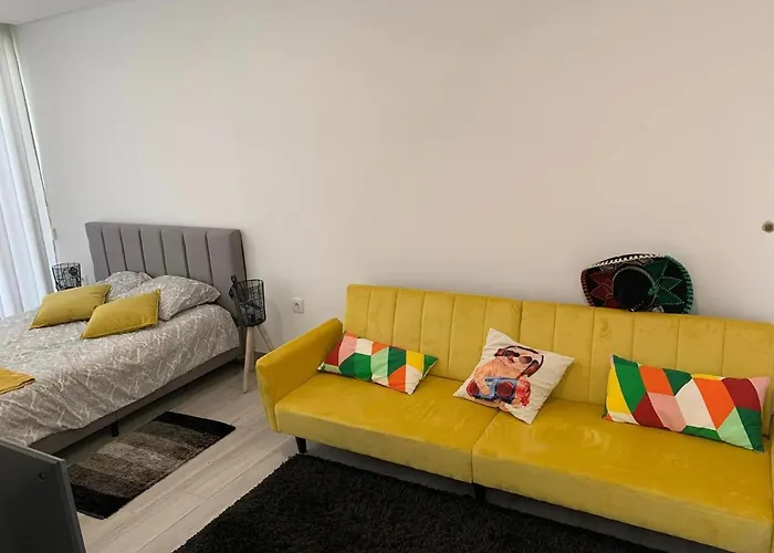 Oliver House * Poco da Cruz